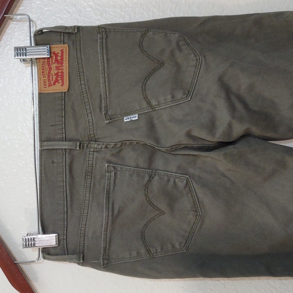 SLIGHTLY USED LEVIS COLOR OLIVE 710 SUPER SKINNY SIZE 25 AS SEEN IN PHOTOS - Picture 8 of 10